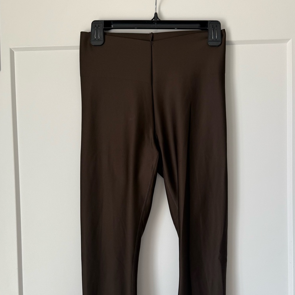 Alo Airlift Strength Extreme High-Waist 7/8 Legging in Espresso
